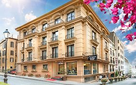 Newport Hotel